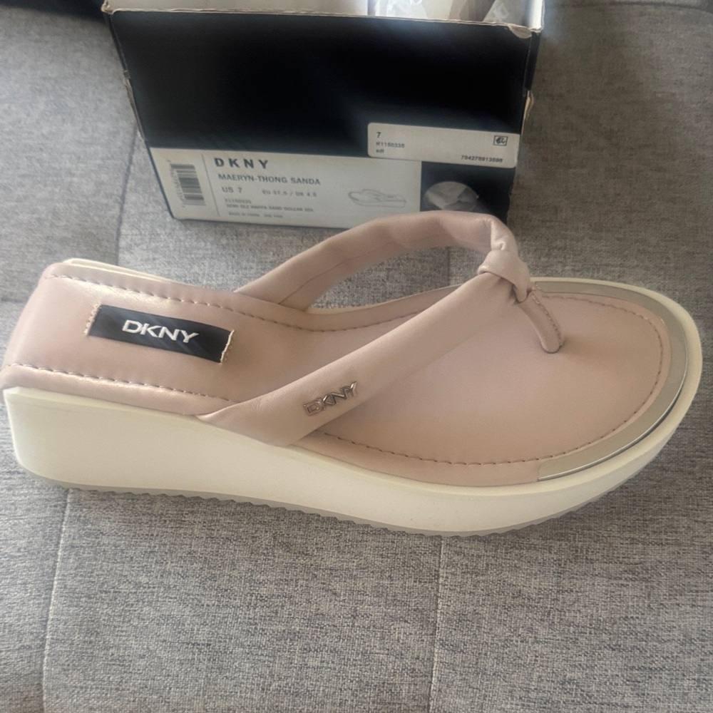 DKNY Women's Sandals - Light Pink